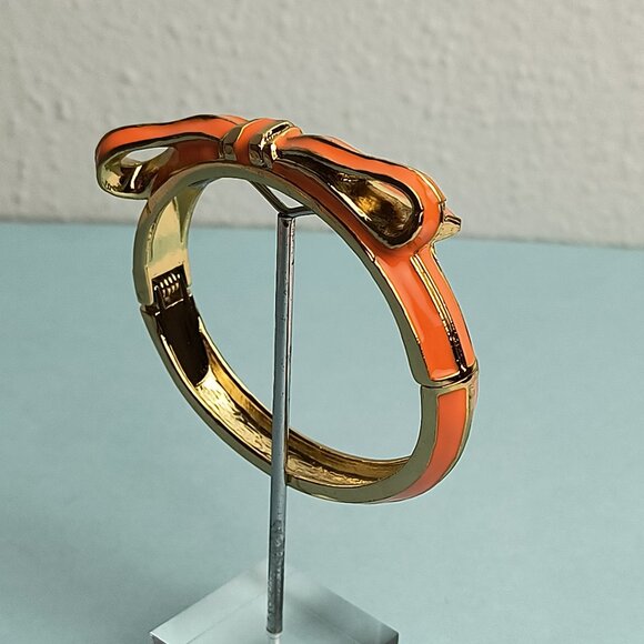 RIBBON BOW Enamel Shape Hinged Bangle Bracelet Vibrant Orange Gold Tone Fashion - Picture 4 of 7
